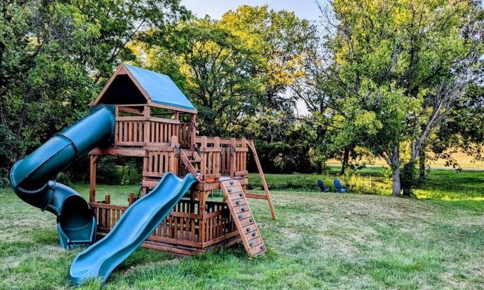 Walton House | Family Stay! Near both Ark & Creation Museum!