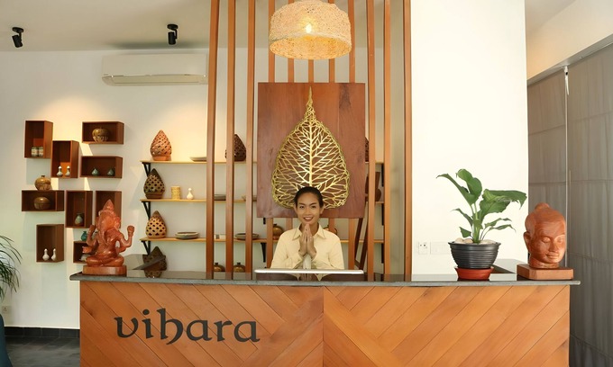 Wat Bo Area House | Family Suite with Balcony