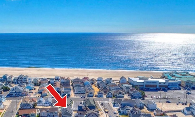 Point Pleasant Beach Condo | Family vacation! 3 min walk to beach & boardwalk, Free coffee and beach passes