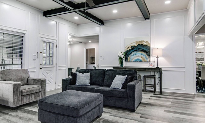 Texarkana House | Fantastic location w/fenced yard & garage. Sleeps 10