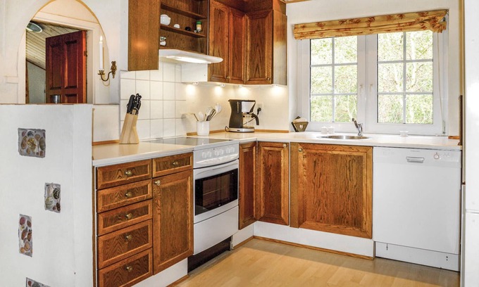 Tim House | Far from all crowds and noisy music lies this cozy cottage with room for six people.