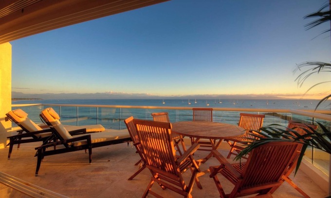 Emiliano Zapata Condo | Farito Beachfront Penthouse, Surf & Paddle Board.