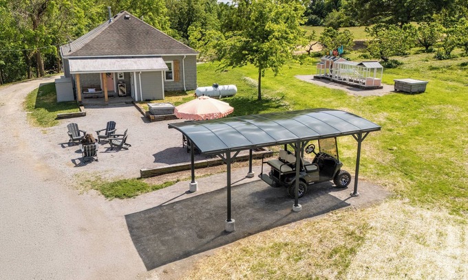 Alto Pass House | Farm Cottage Experience at Rendleman Orchards