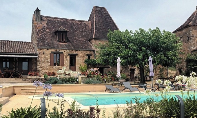 Sainte-Alvere Cottage | Farm XVIII°siècle,fenced, private swimming pool with salt, heated, Wifi,clim,6 pers.