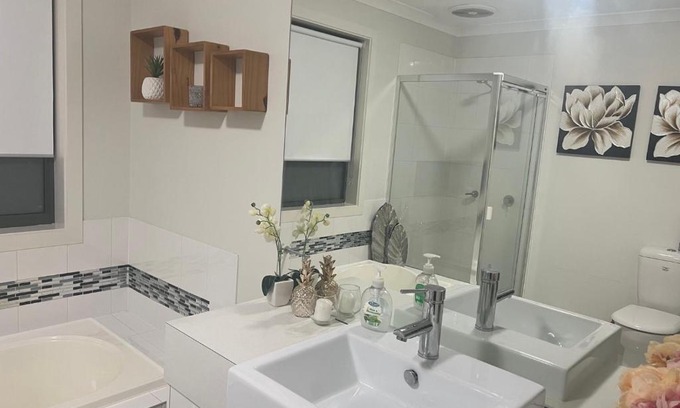 Pakenham House | Farmdale road