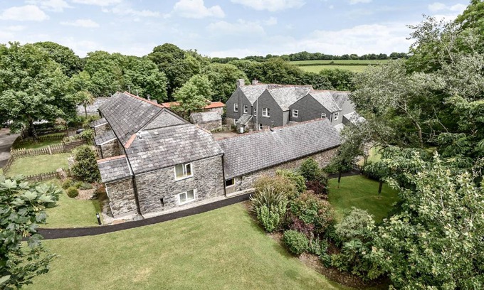 Lower Trengale House | Farmhouse ∙ 4 bedrooms ∙ 7 guests