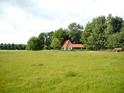 De Wilgen House | Farmhouse in Friesland near Frisian Waters, cleaning included