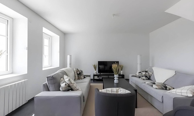 Laigne-en-Belin Apartment | Farmhouse in Laigné near Le Mans Circuit