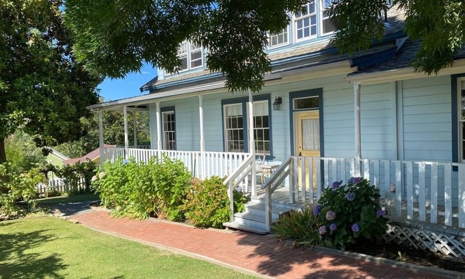 Jackson House | Farmhouse with Hot Tub, charming gardens, serenity, 2 blocks to Main Street!