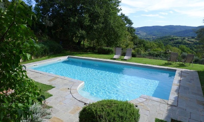 Lisciano Niccone House | Farmhouse with Pool in a Village in Umbria Perfect for Groups and Families