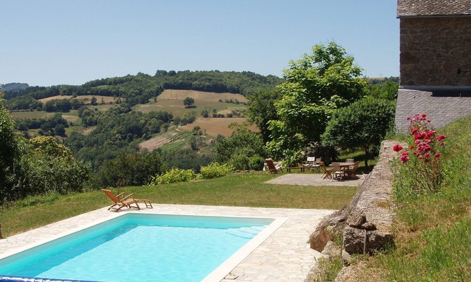 Espeyrac House | Farmhouse with pool and outstanding views near River Lot from £600 pw