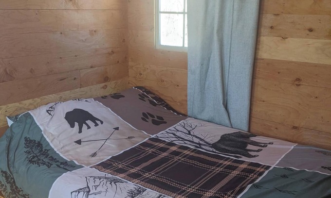 Dedham Cabin | Farmstay in a tiny shack with view on horse & goat pasture