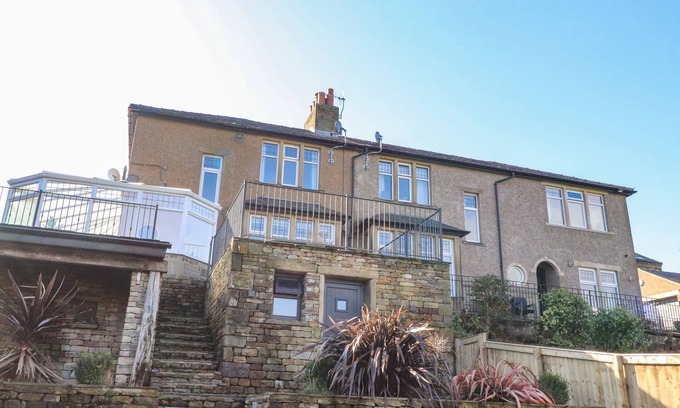 Kildwick Cottage | FARNHILL VIEW, pet friendly, character holiday cottage in Cross Hills