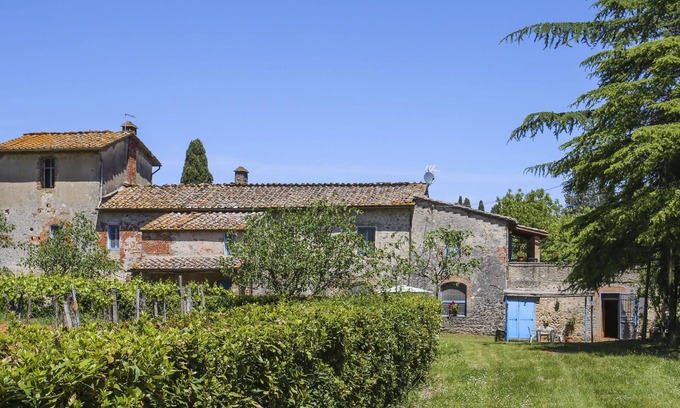 Monteriggioni Apartment | Fattoria Petraglia - Loggiato by Interhome