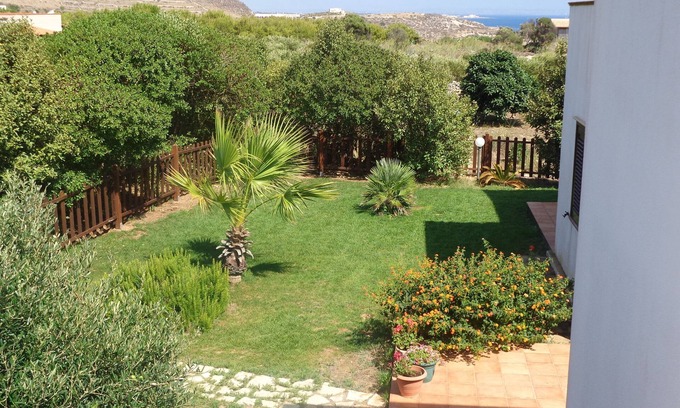 Favignana Villa | Favignana House with garden