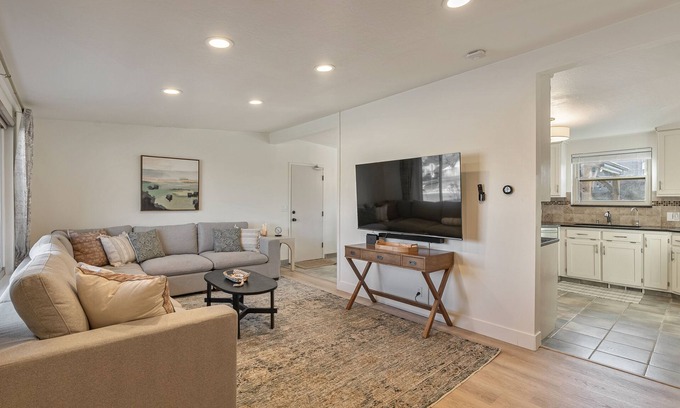 Murray House | Featuring: Arcade Gameroom PoolnGreat for Families!