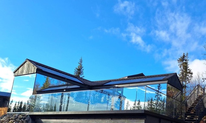 Nord-Aurdal Cabin | Fela Mirror Cabin - Scenic Glass Retreat at 1000 Meters in Valdres
