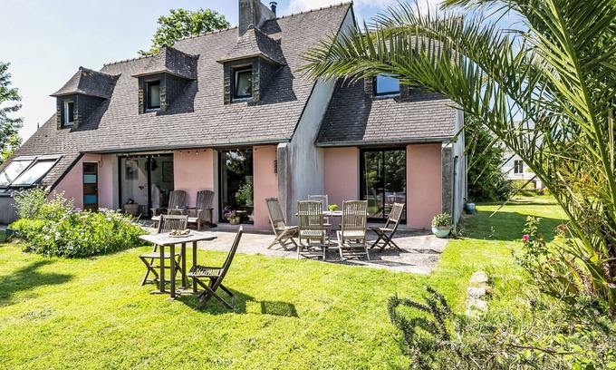 Plounevez-Lochrist House | Feliz Breizh by Interhome