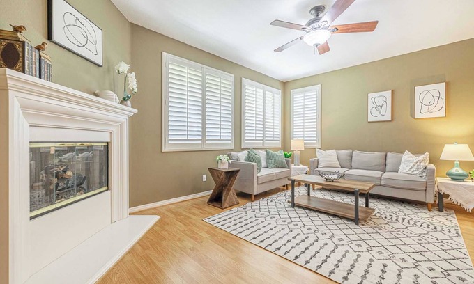 Palmdale House | Fenced Backyard for Pets|Garage Access|Cozy 5BR|Month to Month available #42108