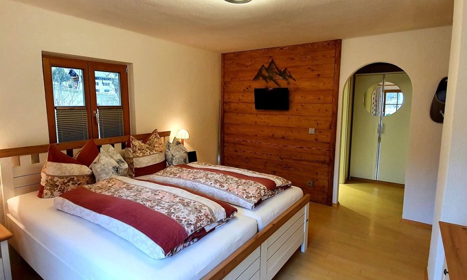Ramsau Apartment | Ferienwohnung Bergblick für 3 Personen 60qm Dusche/WC Balkon W-LAN TV