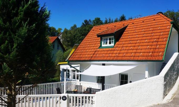Bromberg House | Ferienhaus BLACK & WHITE