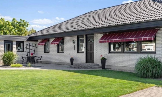 Bromolla House | Ferienhaus Kronenpark, Angelcamp mit Angelboot, Kanus, Fahrräder, Jakuzzi uvm
