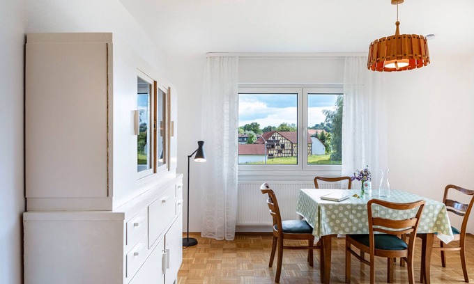 Radmuhl Apartment | Ferienhof im Salzbachtal – Wildbiene für bis zu vier Personen