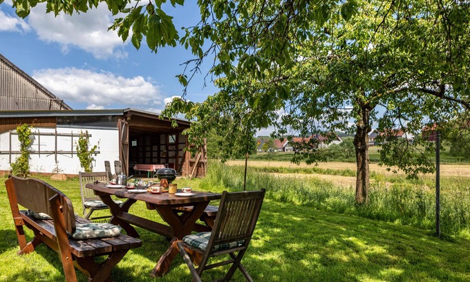 Radmuhl Apartment | Ferienhof im Salzbachtal – Wildbiene Plus für bis zu sechs Personen