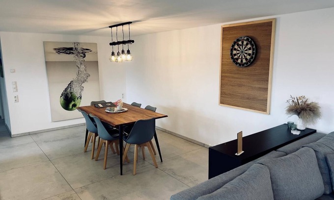 Zwiesel Apartment | Ferienwohnung 90qm in der Natur mit Terrasse und Garten