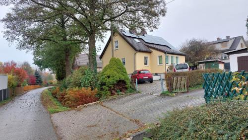 Bad Schlema Apartment | Ferienwohnung Am Floßgraben