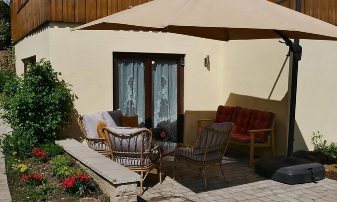 Langenlonsheim Apartment | Ferienwohnung an den Weingärten - Holiday apartment with 2 bedrooms and terrace