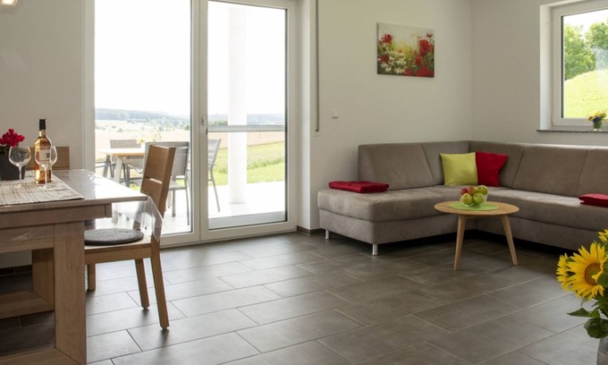 Laichingen Apartment | Ferienwohnung Mohnblume, 57 qm, 2 Schlafzimmer, Südterrasse, max. 4 Personen