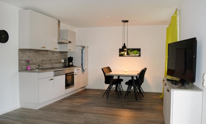 Breberen Apartment | Ferienwohnung Palmen