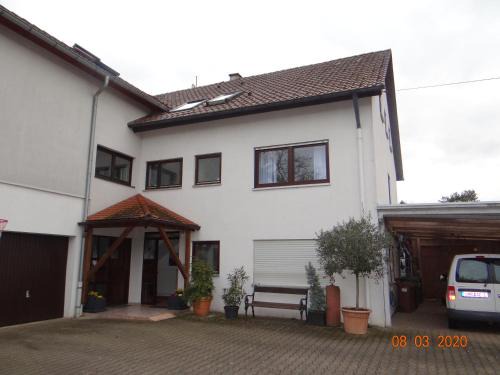 Oehringen Apartment | Ferienwohnung Stein