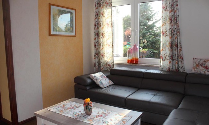 Gross-Sarchen Apartment | Ferienwohnung Storchennest
