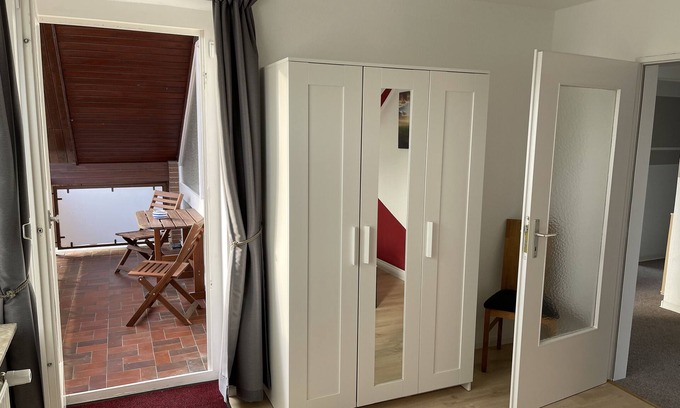 Glueckstadt Apartment | Ferienwohnung with balcony in Glückstadt near the water