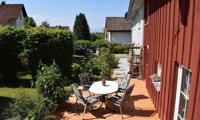 Rehlings Apartment | Ferienwohnungen Dornroeschen - FEWO im Obergeschoss mit Terasse