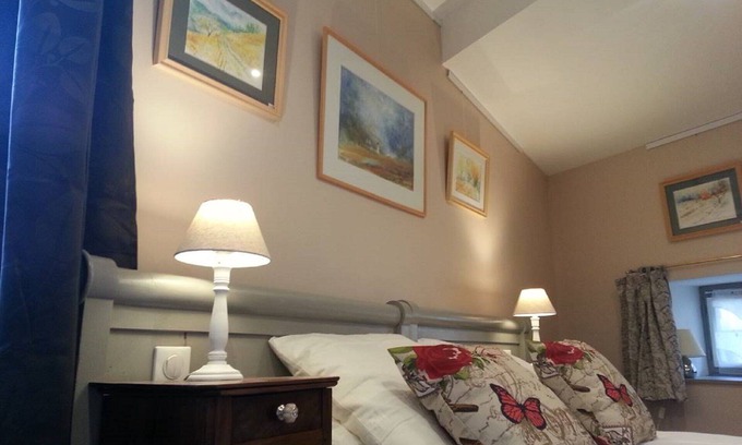 Saint-Haon-le-Chatel House | FERNANDE room of the Saint Jacques relay