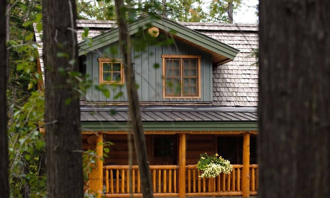 East Kootenay House | Fernie - Snow Creek Cabin #506