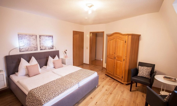 Klosterlangheim Apartment | FeWo (56qm) in historischem Gebäude in ruhiger Umgebung
