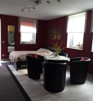 Heinersdorf Apartment | Fewo mit Garten, Kamin u. Whirlpool