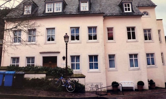 Neuerburg Apartment | Fewo Südeifel - 2-bed vacation apartment, shower/WC up to 4 pers.