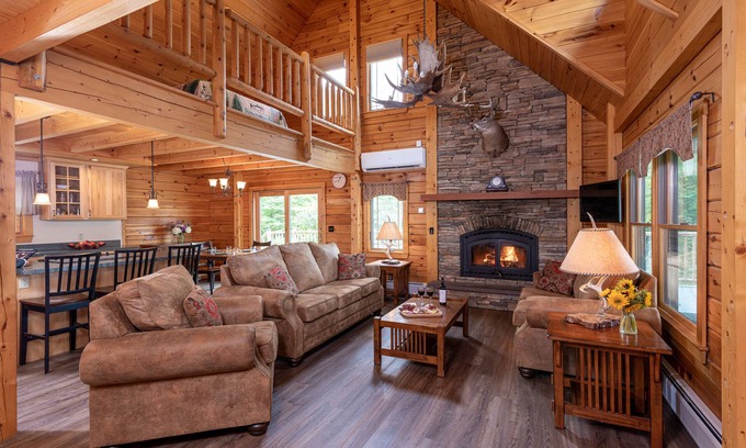 Jeffersonville Cabin | Field and Stream Dream Cabin near Smuggler's Notch