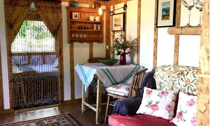 Saint Kew Apartment | Field hut, a secluded and peaceful retreat.