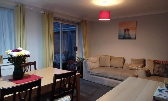 Luton Apartment | Fieldfare Green - Huku Kwetu (Luton)