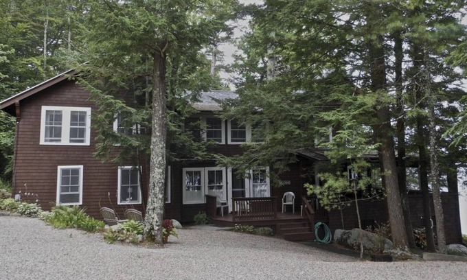 Melvin Village House | FINAL WEEK REMAINING SPECIAL - Classic Lake House on Winni