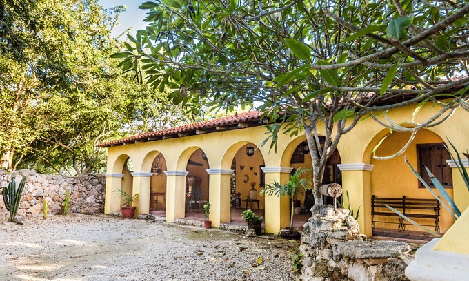 Conkal House | Finca La Caprichozza