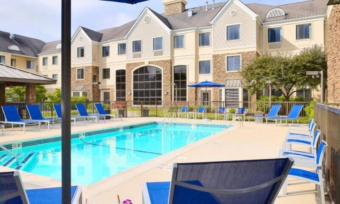 Auburn Hills Hotel | Find Comfort and Convenience at This Detroit Auburn Hills Pet Friendly Property!