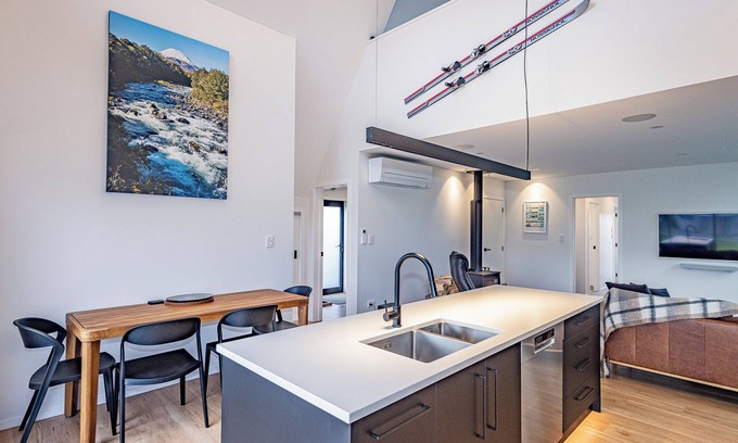 National Park Village House | Findlay Chalet - National Park Holiday Home
