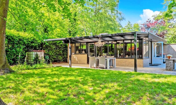 Rekem House | Fine bungalow with a garden in a wooded area